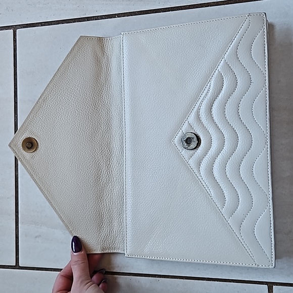 Yves Saint Laurent Vintage Quilted Wave Cream Caviar Leather Clutch Bag EUC - Picture 8 of 12